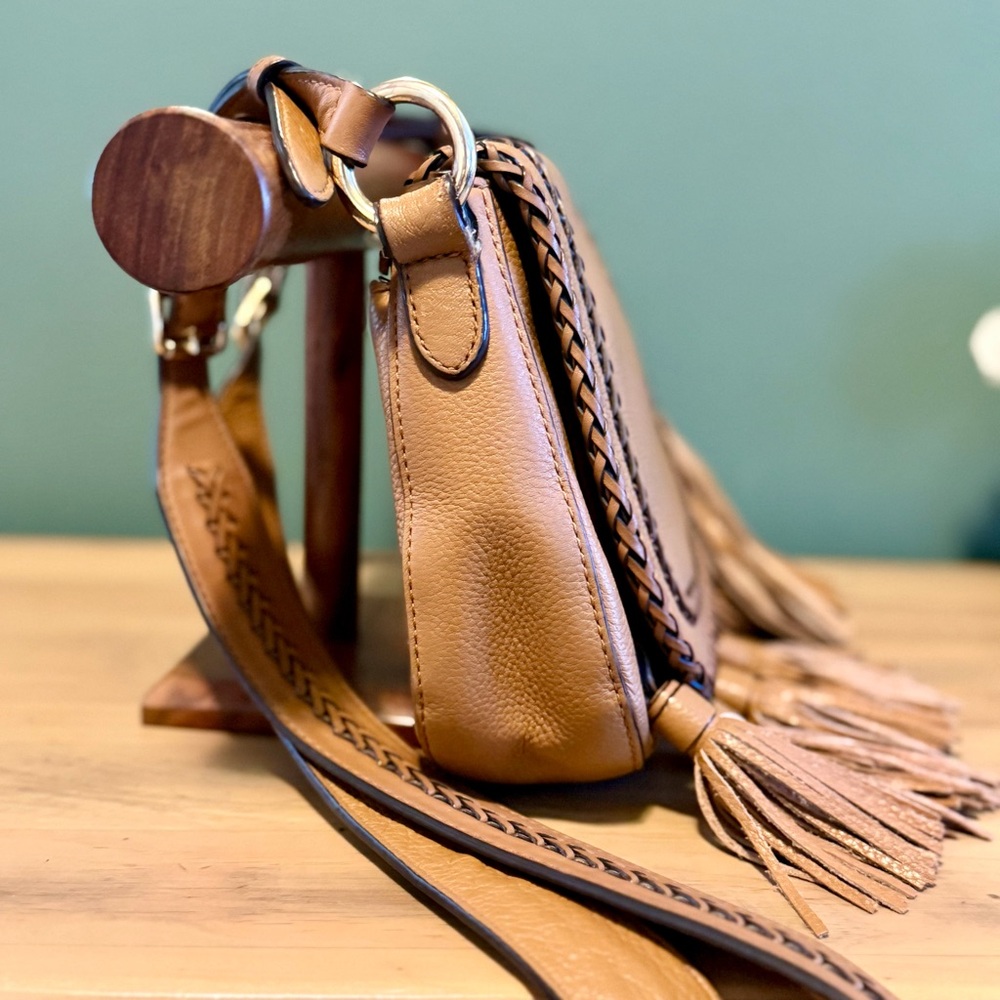 Michael Kors Leather Crossbody Saddle Bag Tan Tassel Boho Chic - Picture 4 of 14